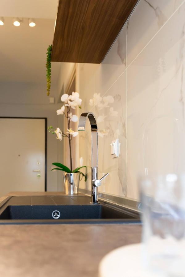 Cozy Modern Apartment Inside The City Center Szaloniki Kültér fotó